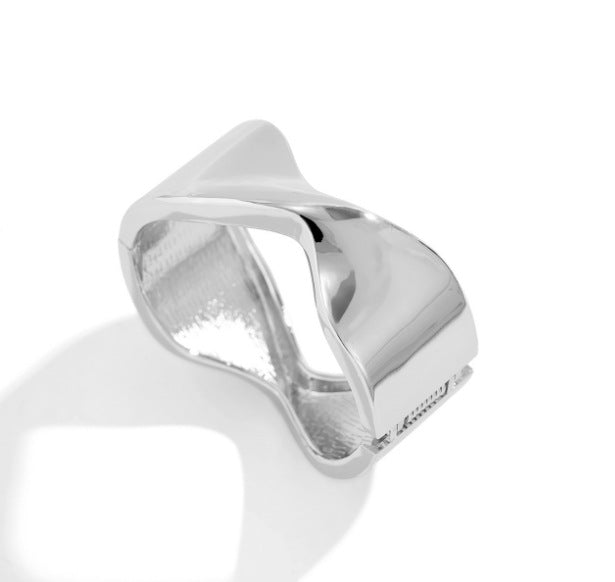 Fashion Trend Metal Glossy Surface Water Drop Hug Bracelet Treyfe